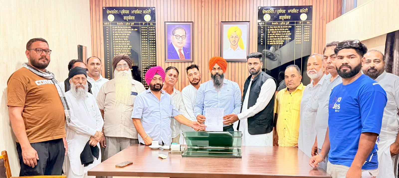 Baldeep Singh Saini, under the leadership of Jassa Ema, gave a demand letter to the Chairman Market Committee Garhshankar.